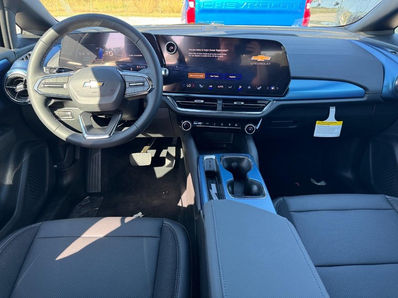 Chevrolet Equinox EV Vehicle Full-screen Gallery Image 6