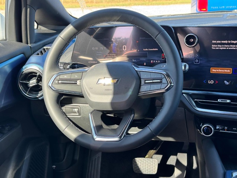 Chevrolet Equinox EV Vehicle Full-screen Gallery Image 7