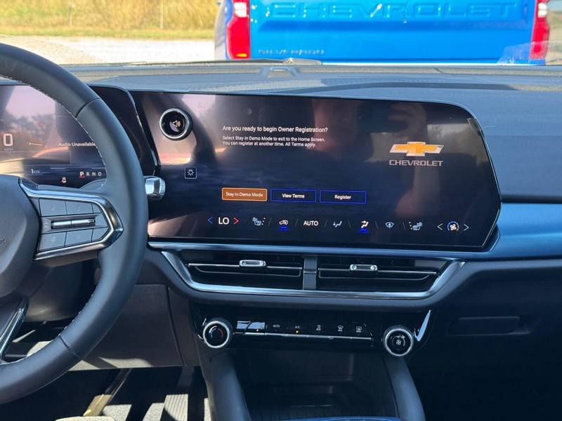 Chevrolet Equinox EV Vehicle Full-screen Gallery Image 8