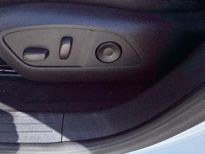 Chevrolet Equinox EV Vehicle Full-screen Gallery Image 10