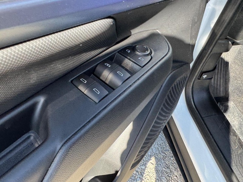 Chevrolet Equinox EV Vehicle Full-screen Gallery Image 11