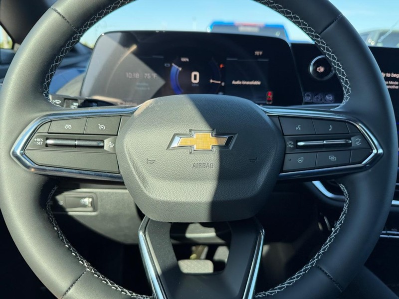 Chevrolet Equinox EV Vehicle Full-screen Gallery Image 12