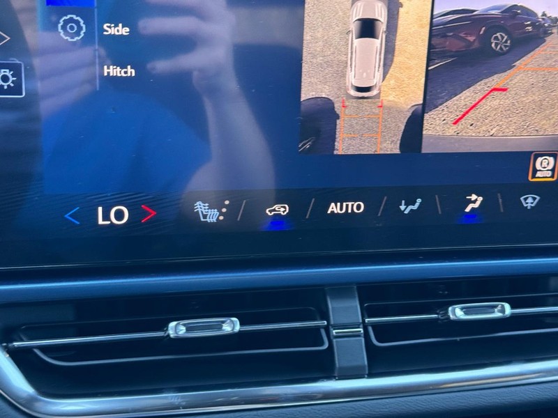 Chevrolet Equinox EV Vehicle Full-screen Gallery Image 15