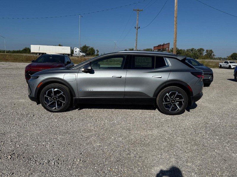 Chevrolet Equinox EV Vehicle Full-screen Gallery Image 2