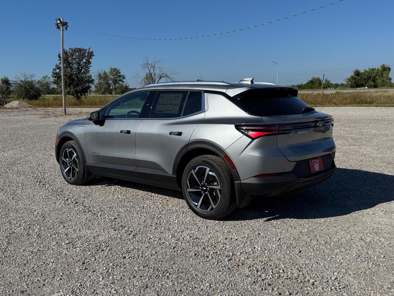 Chevrolet Equinox EV Vehicle Full-screen Gallery Image 3