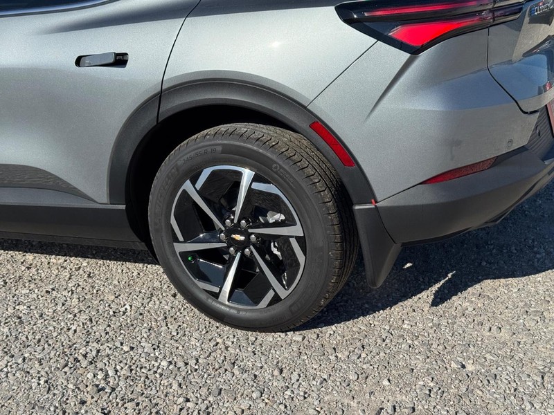 Chevrolet Equinox EV Vehicle Full-screen Gallery Image 4