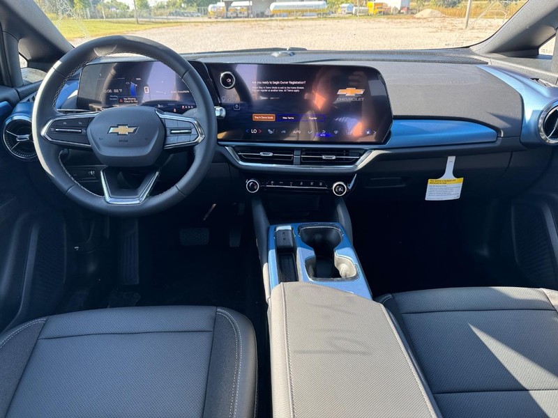 Chevrolet Equinox EV Vehicle Full-screen Gallery Image 7