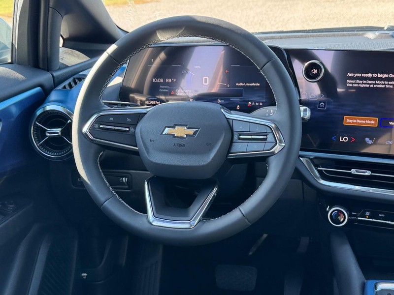 Chevrolet Equinox EV Vehicle Full-screen Gallery Image 8