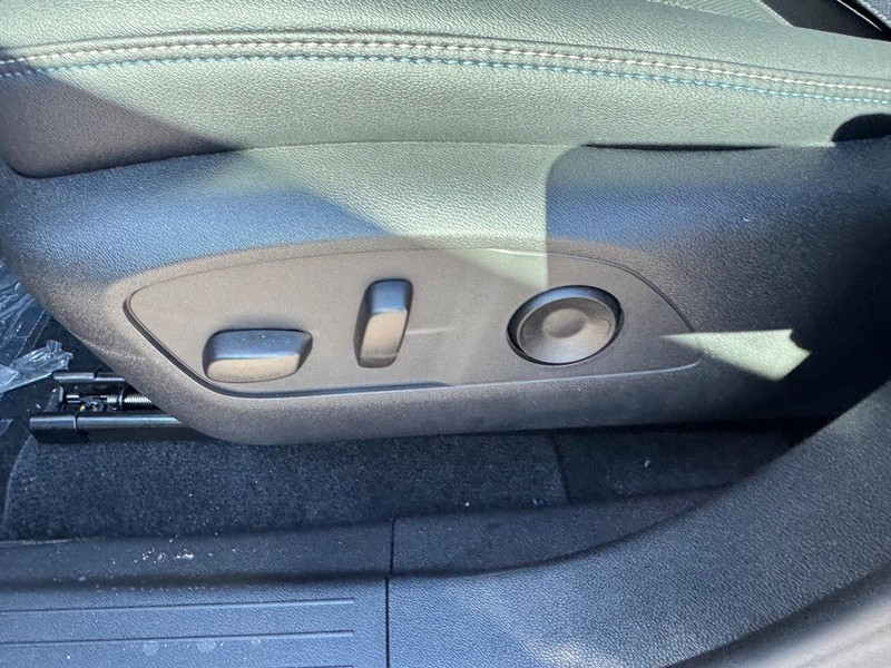 Chevrolet Equinox EV Vehicle Full-screen Gallery Image 11