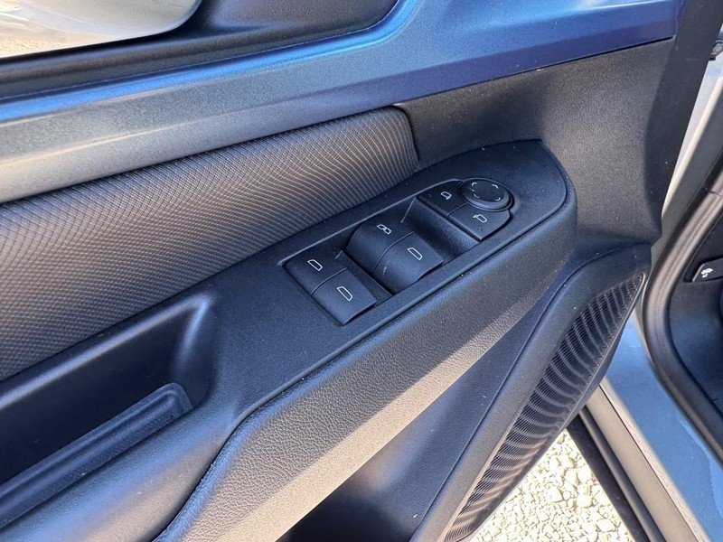 Chevrolet Equinox EV Vehicle Full-screen Gallery Image 12