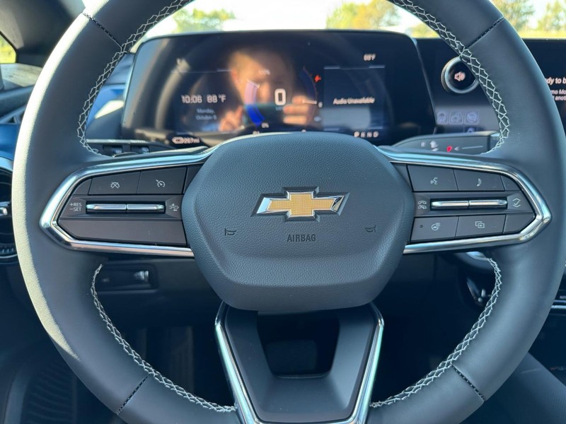 Chevrolet Equinox EV Vehicle Full-screen Gallery Image 13