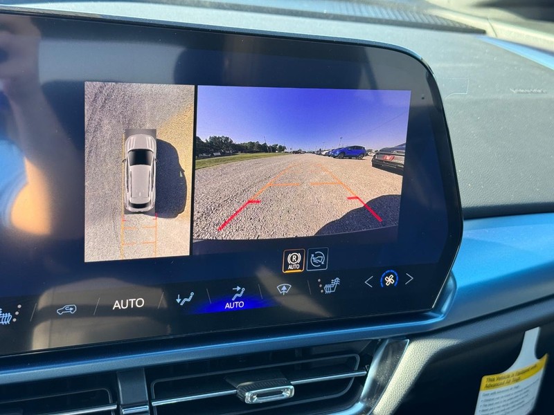 Chevrolet Equinox EV Vehicle Full-screen Gallery Image 17