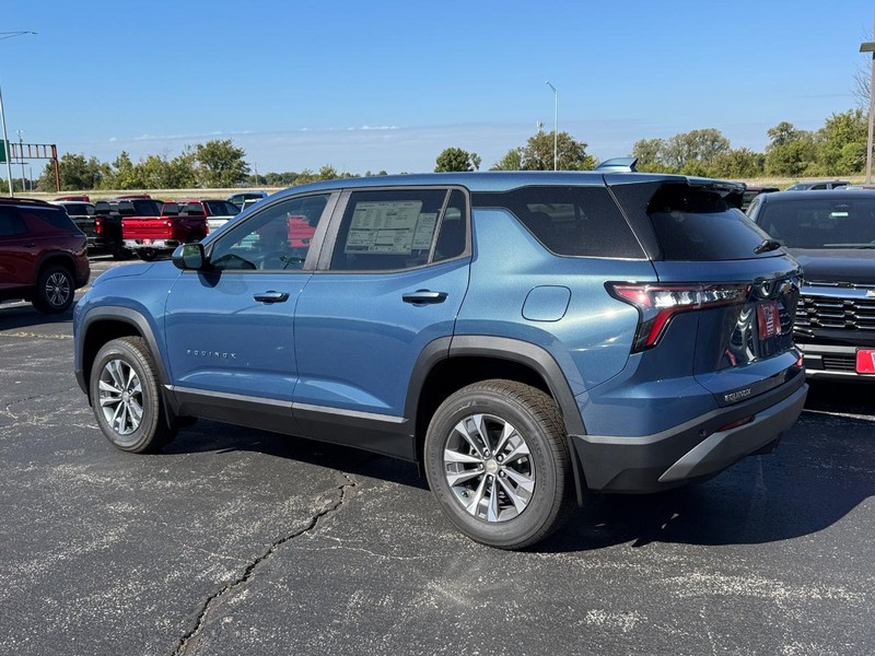 Chevrolet Equinox Vehicle Full-screen Gallery Image 3