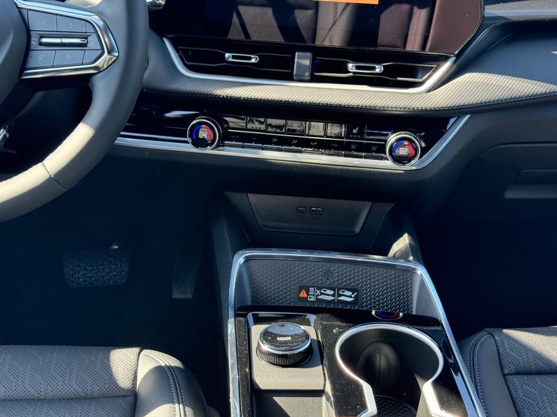 Chevrolet Equinox Vehicle Full-screen Gallery Image 9