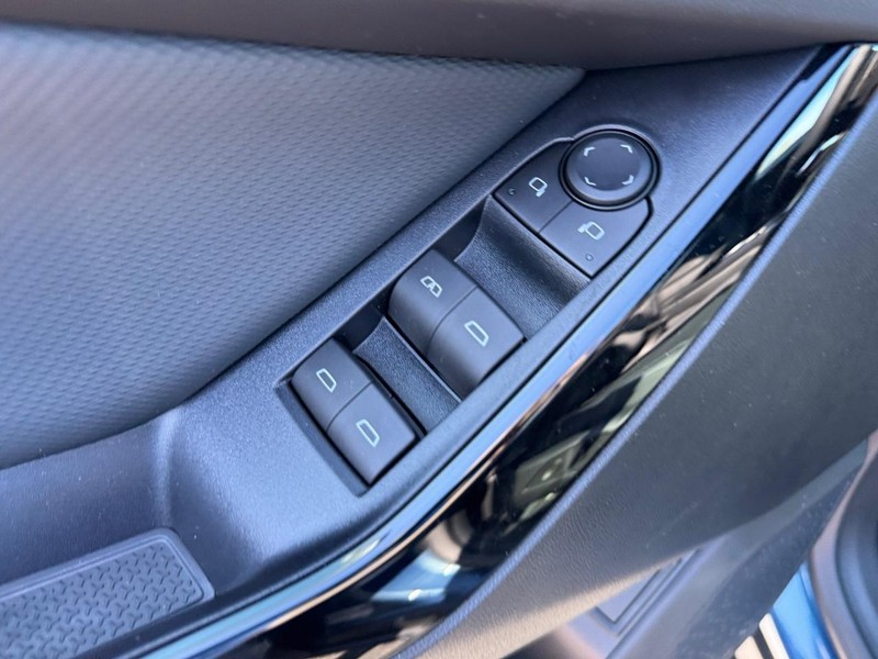 Chevrolet Equinox Vehicle Full-screen Gallery Image 11