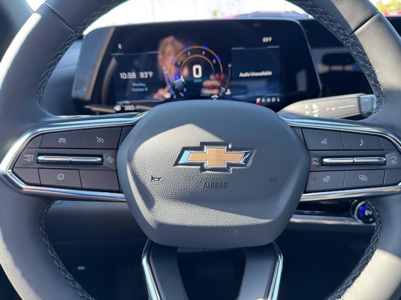 Chevrolet Equinox Vehicle Full-screen Gallery Image 12