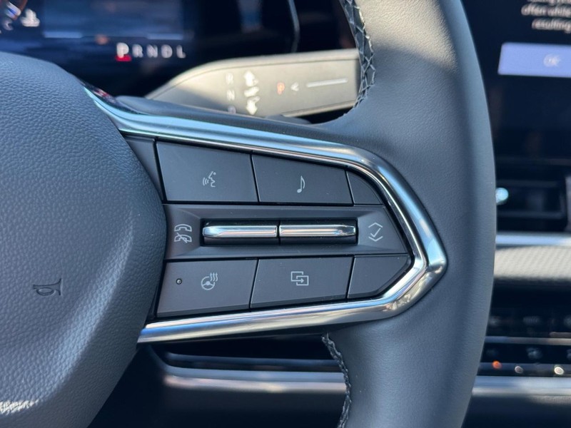 Chevrolet Equinox Vehicle Full-screen Gallery Image 14