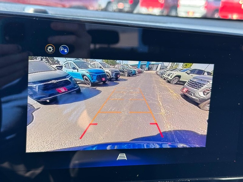 Chevrolet Equinox Vehicle Full-screen Gallery Image 16