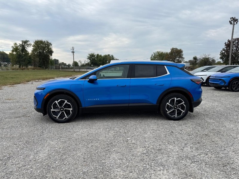 Chevrolet Equinox EV Vehicle Full-screen Gallery Image 2