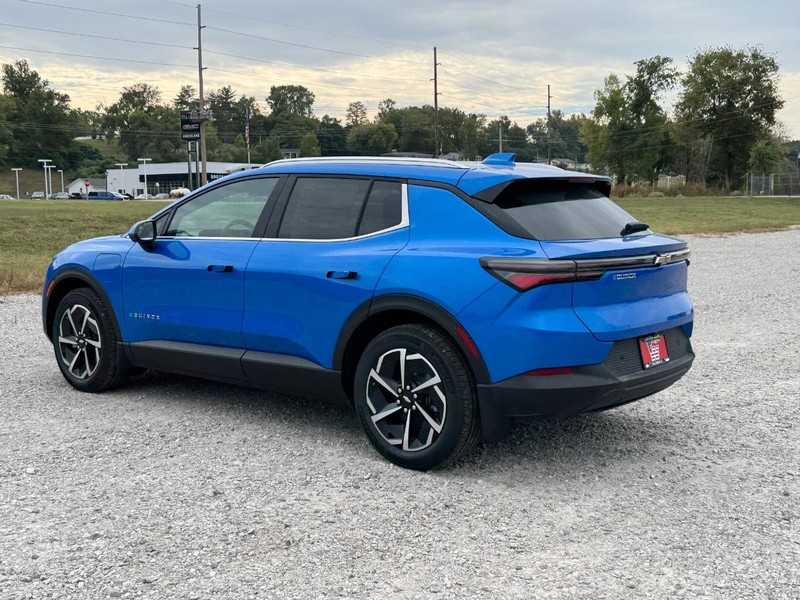 Chevrolet Equinox EV Vehicle Full-screen Gallery Image 3