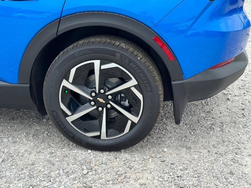 Chevrolet Equinox EV Vehicle Full-screen Gallery Image 4