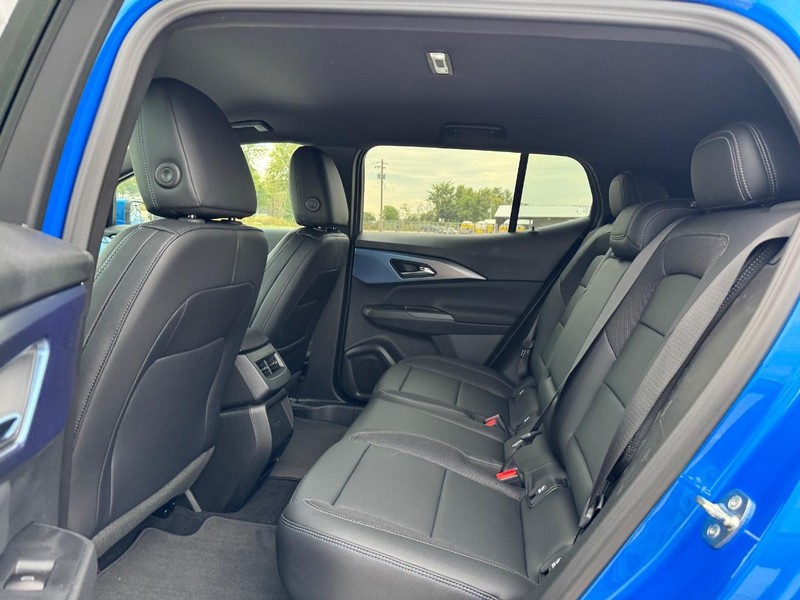 Chevrolet Equinox EV Vehicle Full-screen Gallery Image 5