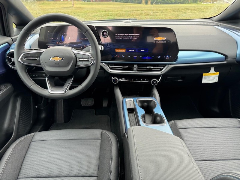 Chevrolet Equinox EV Vehicle Full-screen Gallery Image 7
