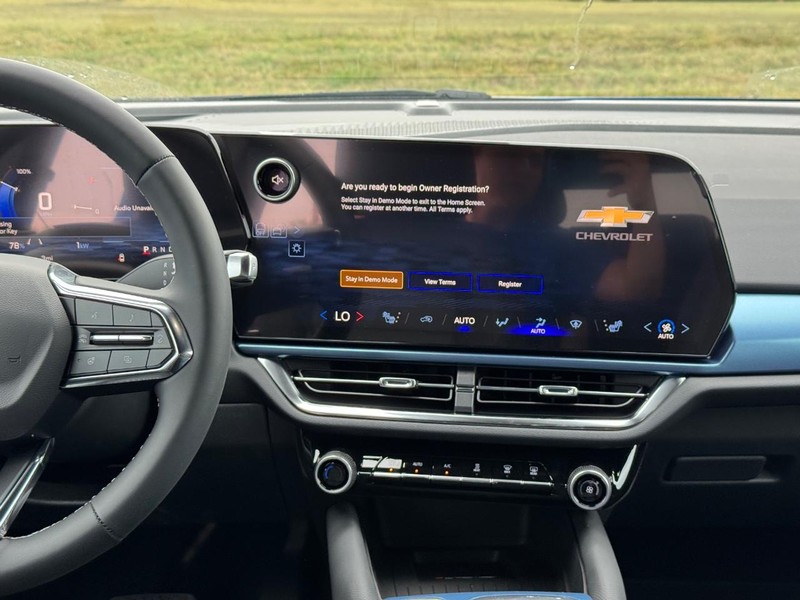 Chevrolet Equinox EV Vehicle Full-screen Gallery Image 8