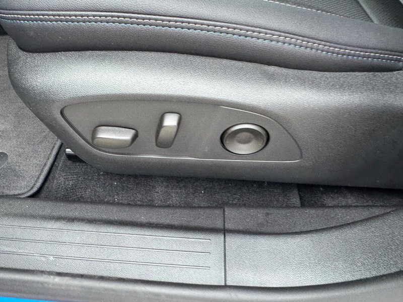 Chevrolet Equinox EV Vehicle Full-screen Gallery Image 10