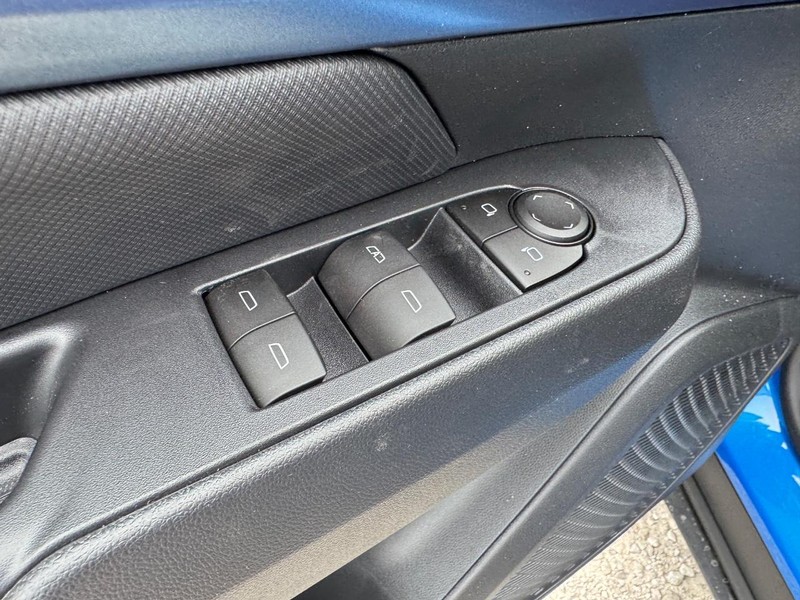 Chevrolet Equinox EV Vehicle Full-screen Gallery Image 11