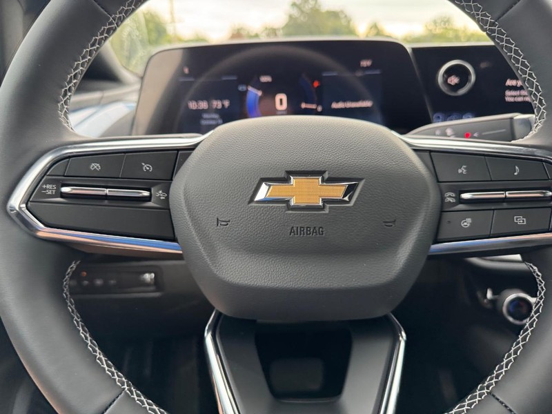 Chevrolet Equinox EV Vehicle Full-screen Gallery Image 12