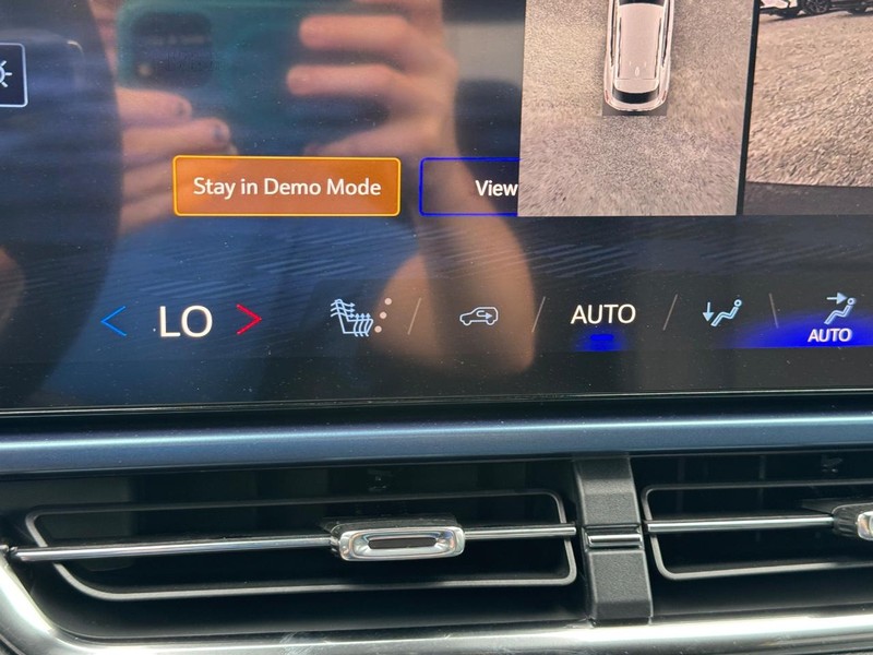 Chevrolet Equinox EV Vehicle Full-screen Gallery Image 14