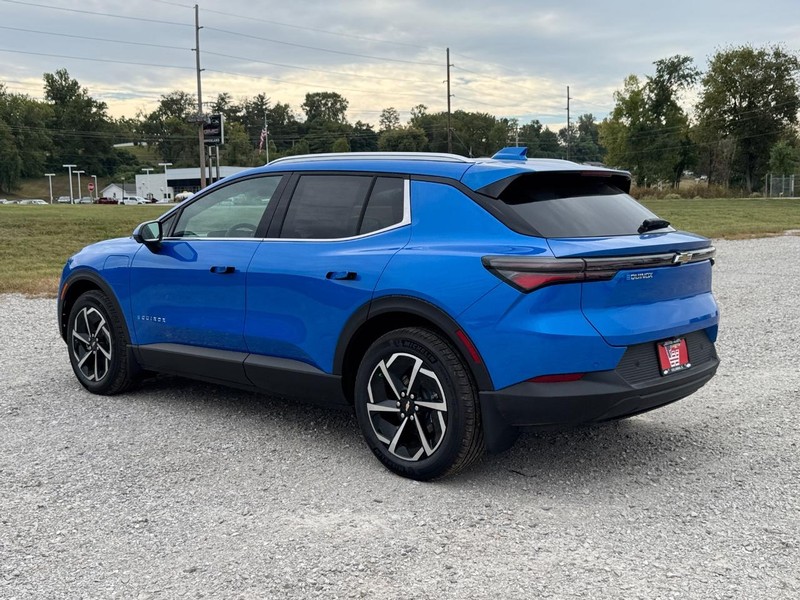 Chevrolet Equinox EV Vehicle Full-screen Gallery Image 3