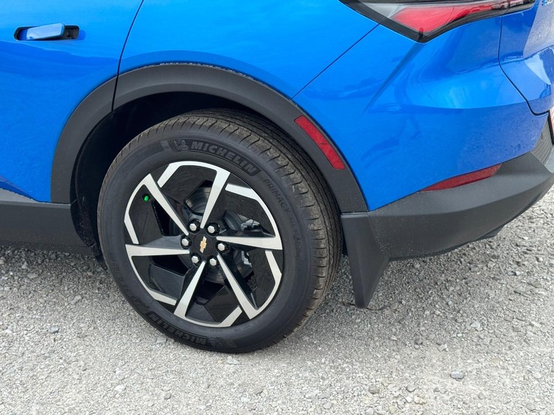 Chevrolet Equinox EV Vehicle Full-screen Gallery Image 4