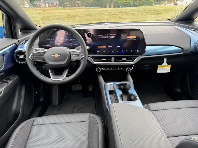 Chevrolet Equinox EV Vehicle Full-screen Gallery Image 7