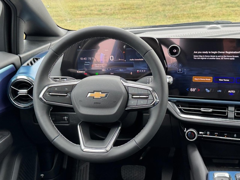 Chevrolet Equinox EV Vehicle Full-screen Gallery Image 8