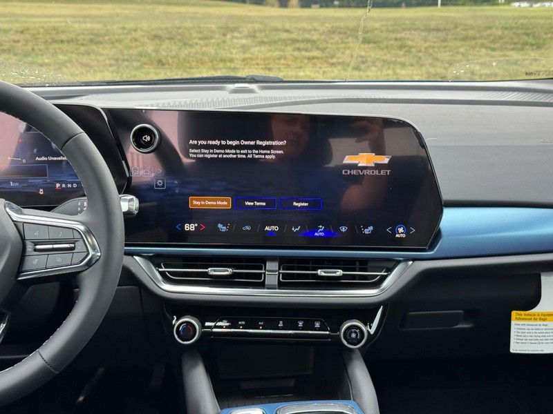 Chevrolet Equinox EV Vehicle Full-screen Gallery Image 9