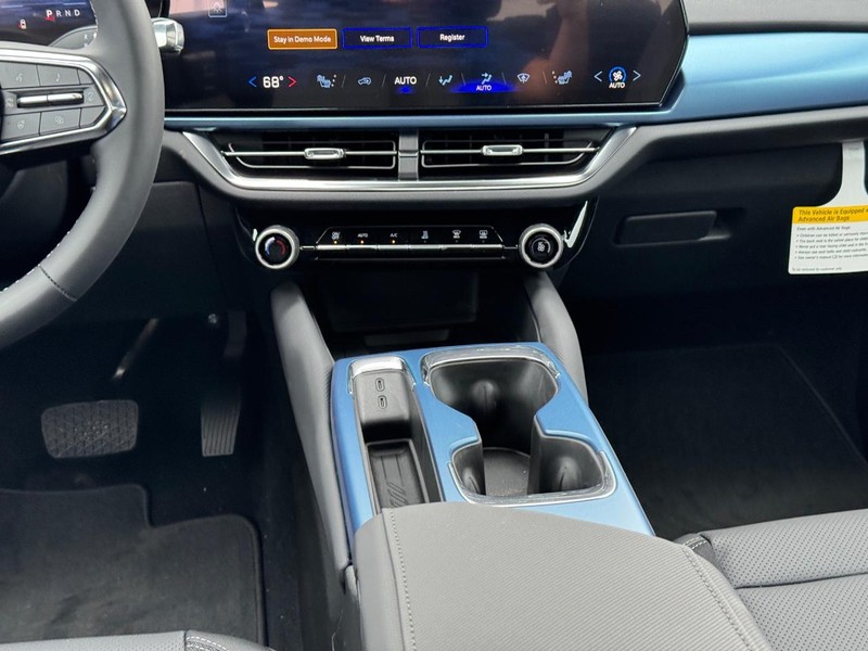 Chevrolet Equinox EV Vehicle Full-screen Gallery Image 10