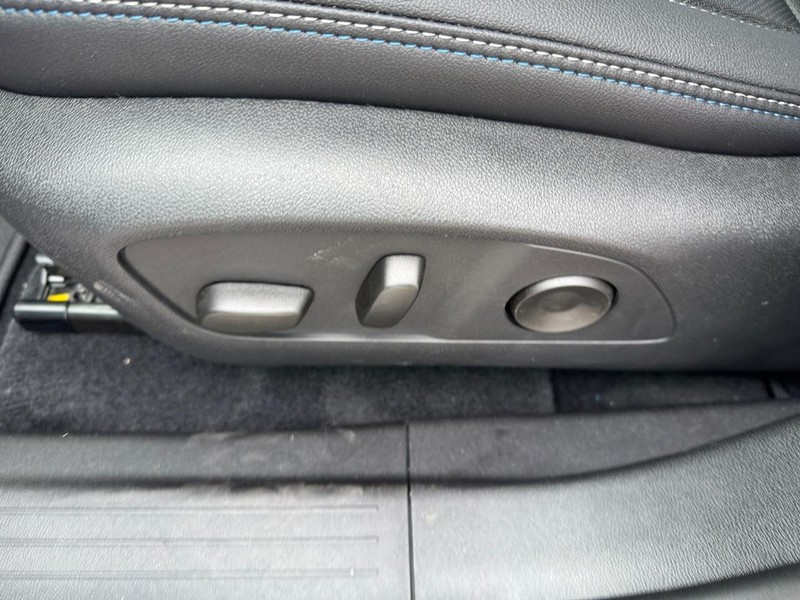 Chevrolet Equinox EV Vehicle Full-screen Gallery Image 11