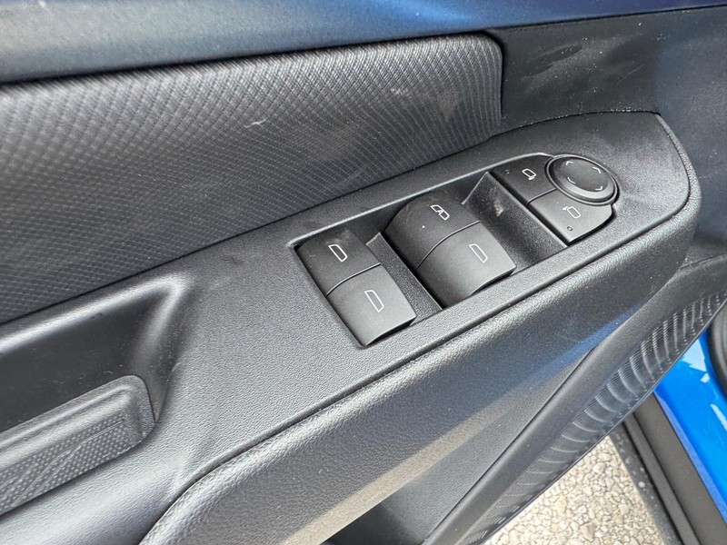 Chevrolet Equinox EV Vehicle Full-screen Gallery Image 12