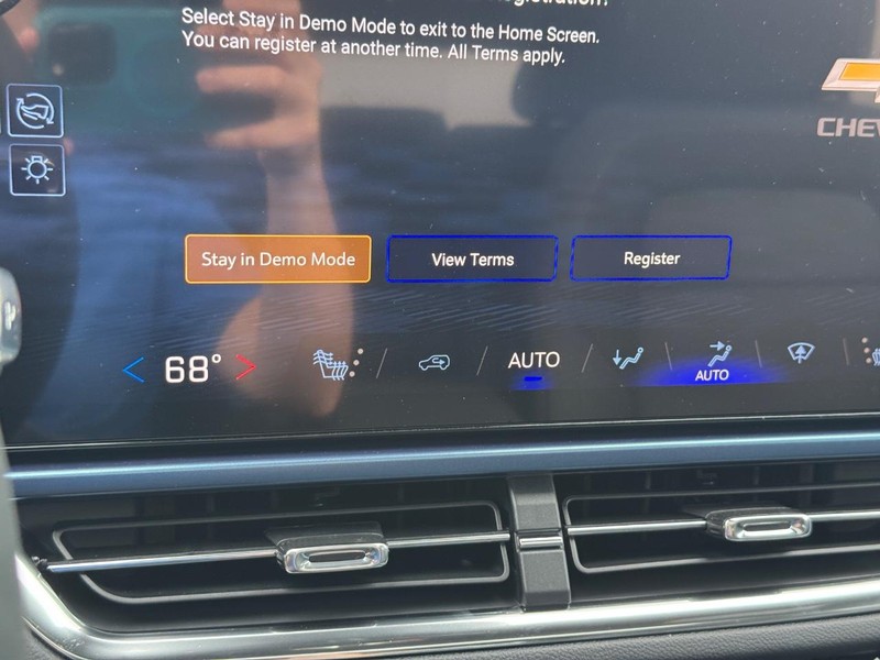 Chevrolet Equinox EV Vehicle Full-screen Gallery Image 16