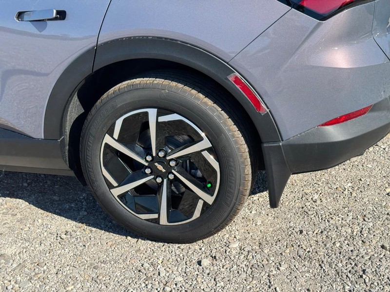 Chevrolet Equinox EV Vehicle Full-screen Gallery Image 4