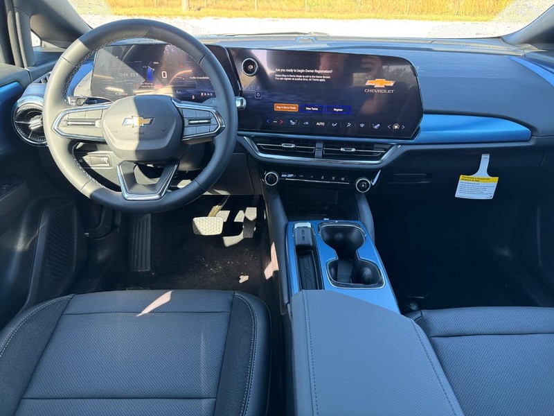 Chevrolet Equinox EV Vehicle Full-screen Gallery Image 6