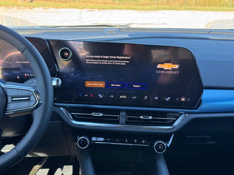 Chevrolet Equinox EV Vehicle Full-screen Gallery Image 8