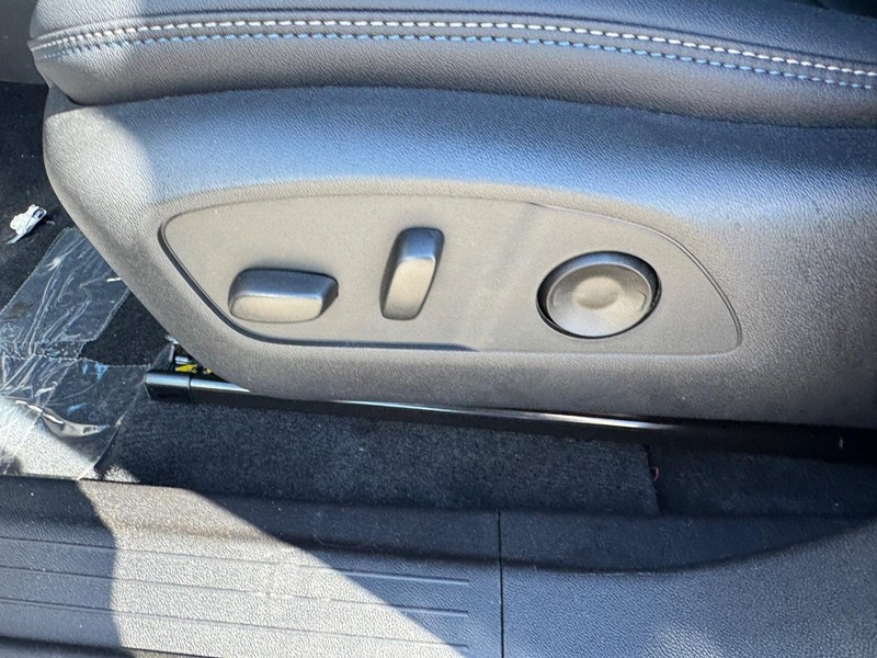 Chevrolet Equinox EV Vehicle Full-screen Gallery Image 10