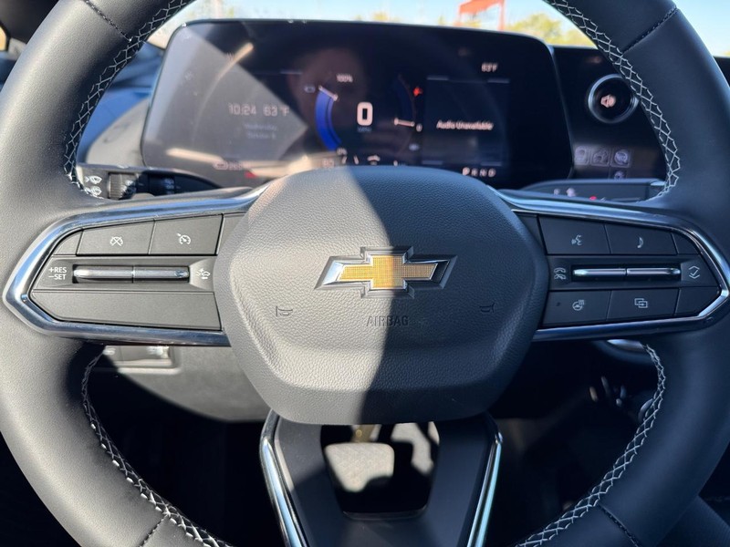 Chevrolet Equinox EV Vehicle Full-screen Gallery Image 12