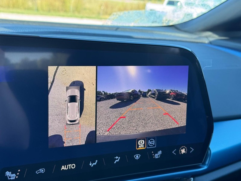 Chevrolet Equinox EV Vehicle Full-screen Gallery Image 16