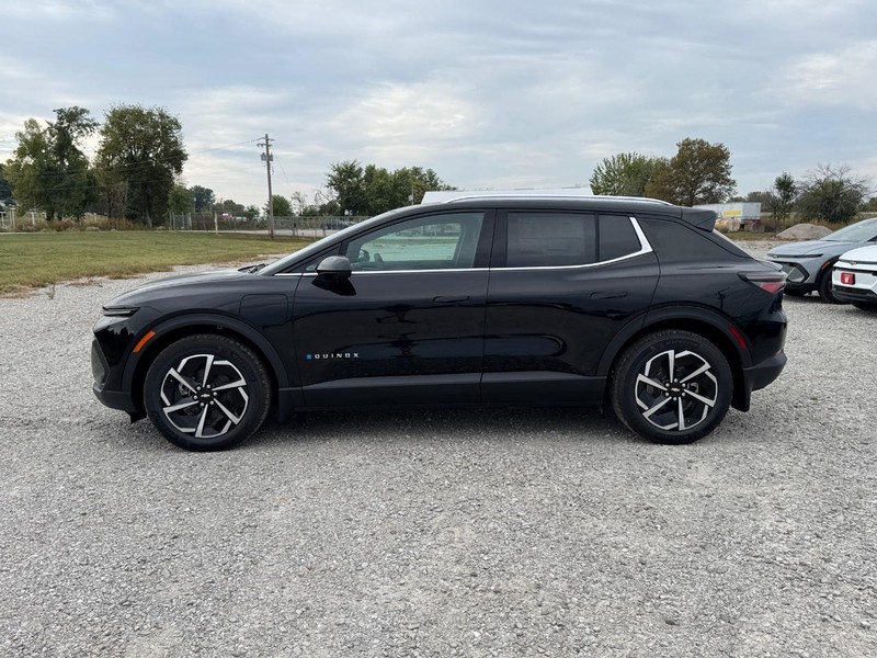 Chevrolet Equinox EV Vehicle Full-screen Gallery Image 2