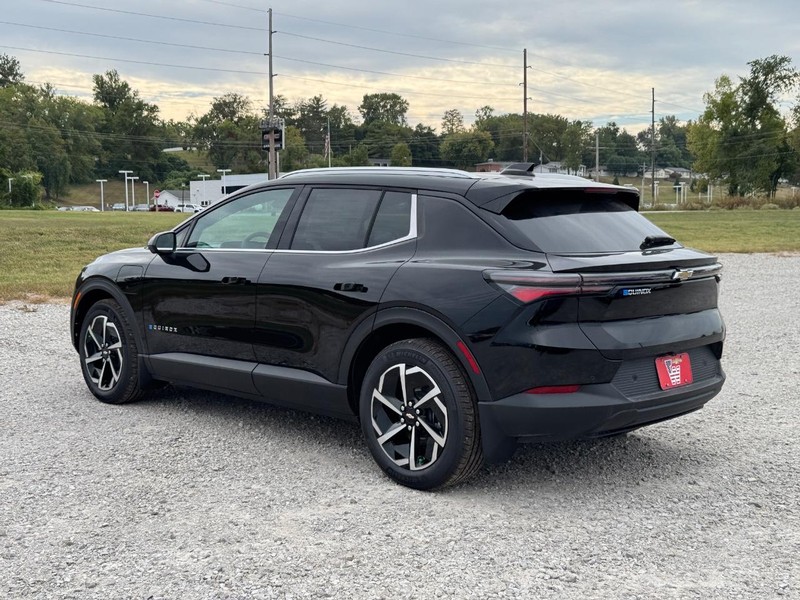 Chevrolet Equinox EV Vehicle Full-screen Gallery Image 3