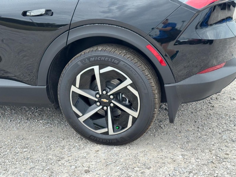 Chevrolet Equinox EV Vehicle Full-screen Gallery Image 4